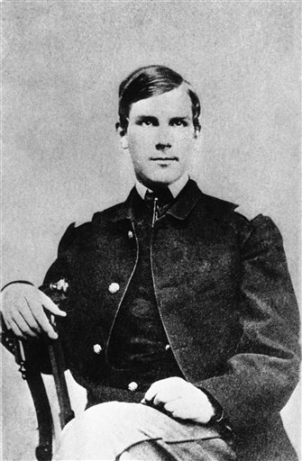 AP_82010112719.justice Oliver Wendell Holmes im Alter von 21 Jahren als Kapitän in der Unionsarmee während des Bürgerkriegs im Jahr 1862. Holmes diente während des gesamten Konflikts und wurde dreimal verwundet. (AP-Foto, verwendet mit Genehmigung von the Associated Press)