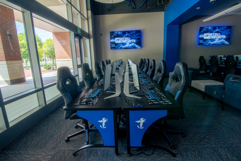 Twelve of the twenty-four PCs located in the casual space of the Esports Level Up Arena