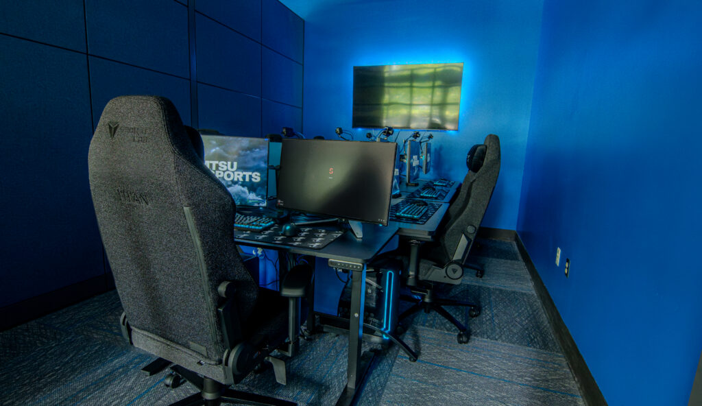 Competitive Bay 3 equipped with Secretlab gaming chairs