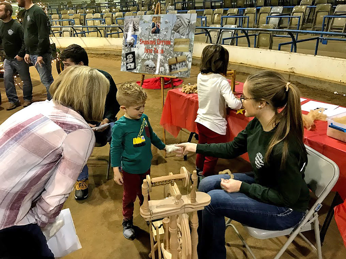 MTSU Christmas Village helps children learn about agriculture [+VIDEO]