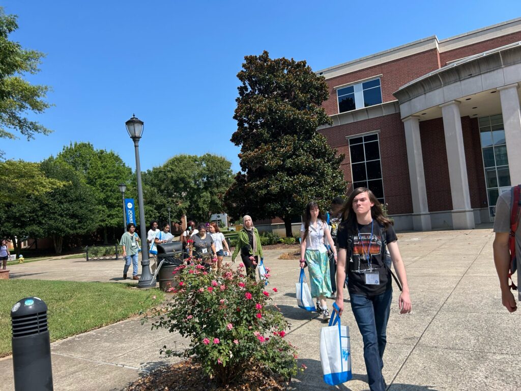Students walking outside the Business and Aerospace Building.