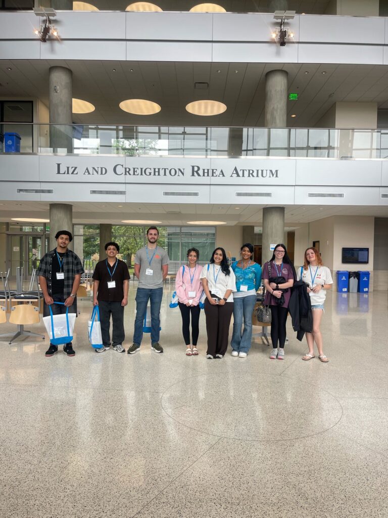 Students attending New to Blue Orientation posing for a photo in the Science Building.
