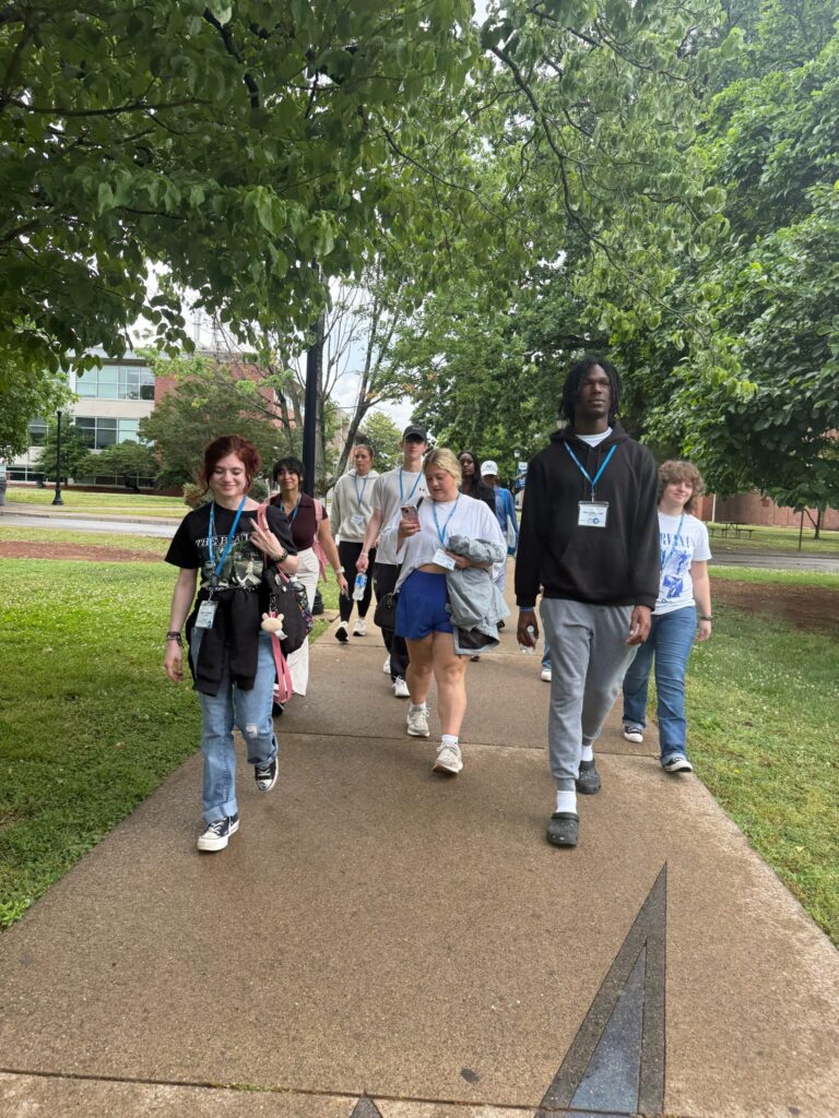 Students attending New to Blue Orientation walking through campus.