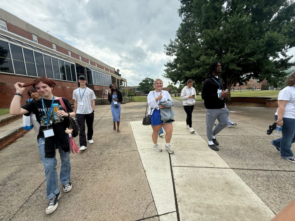 Students attending New to Blue Orientation walking through campus.