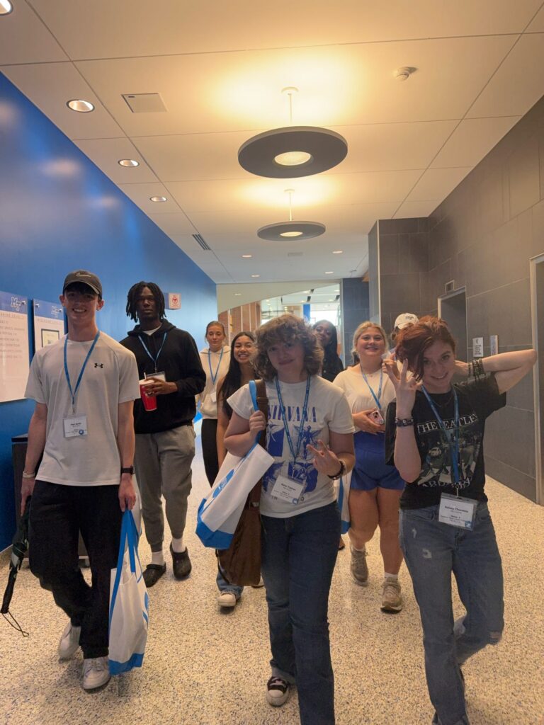 Students attending New to Blue Orientation posing for a photo in the Student Union.