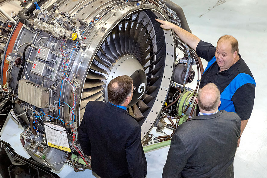 Students train on turbofan engine used in most commercial craft