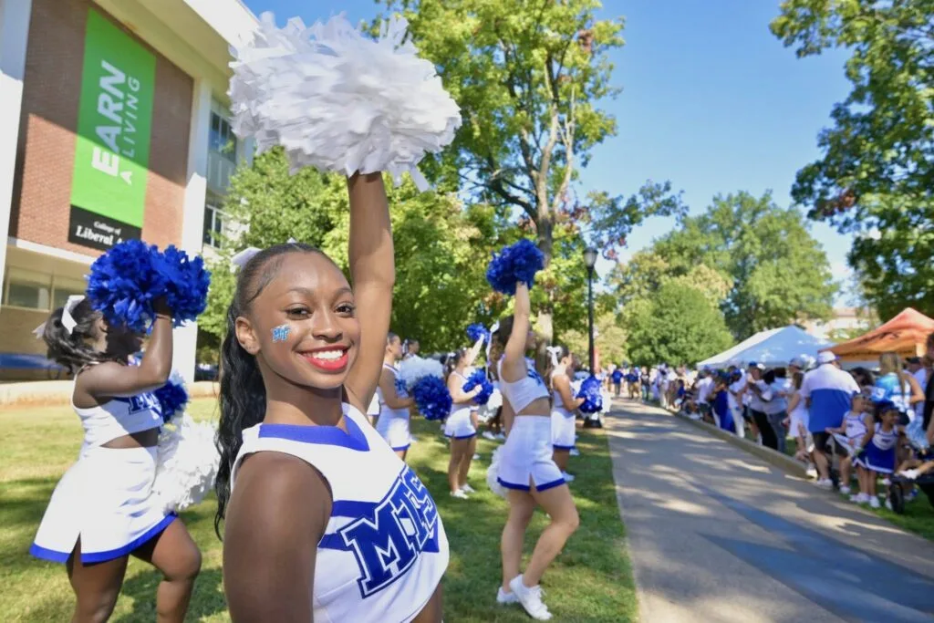 MTSU cheerleader